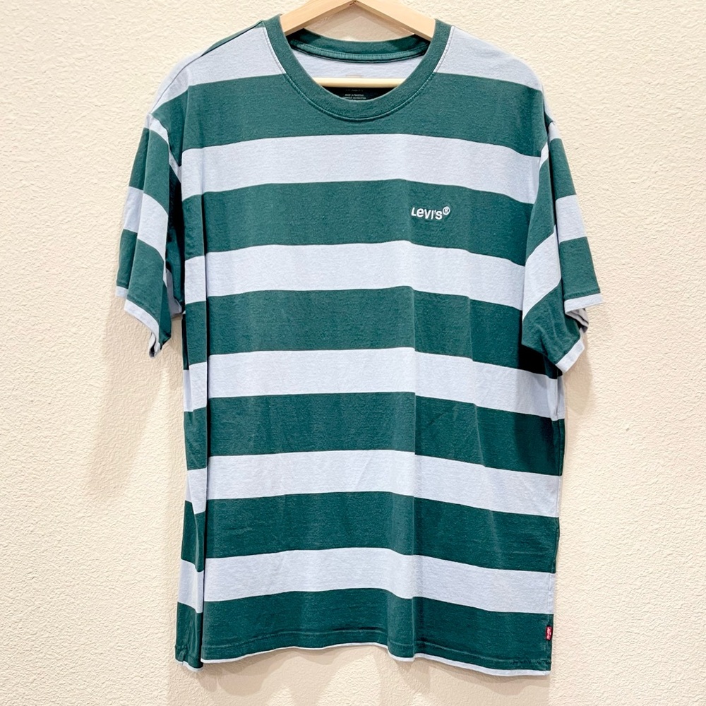 Pre-loved! Men’s LEVI’S Green Blue Stripes Vintage Fit Short Sleeve Shirt!